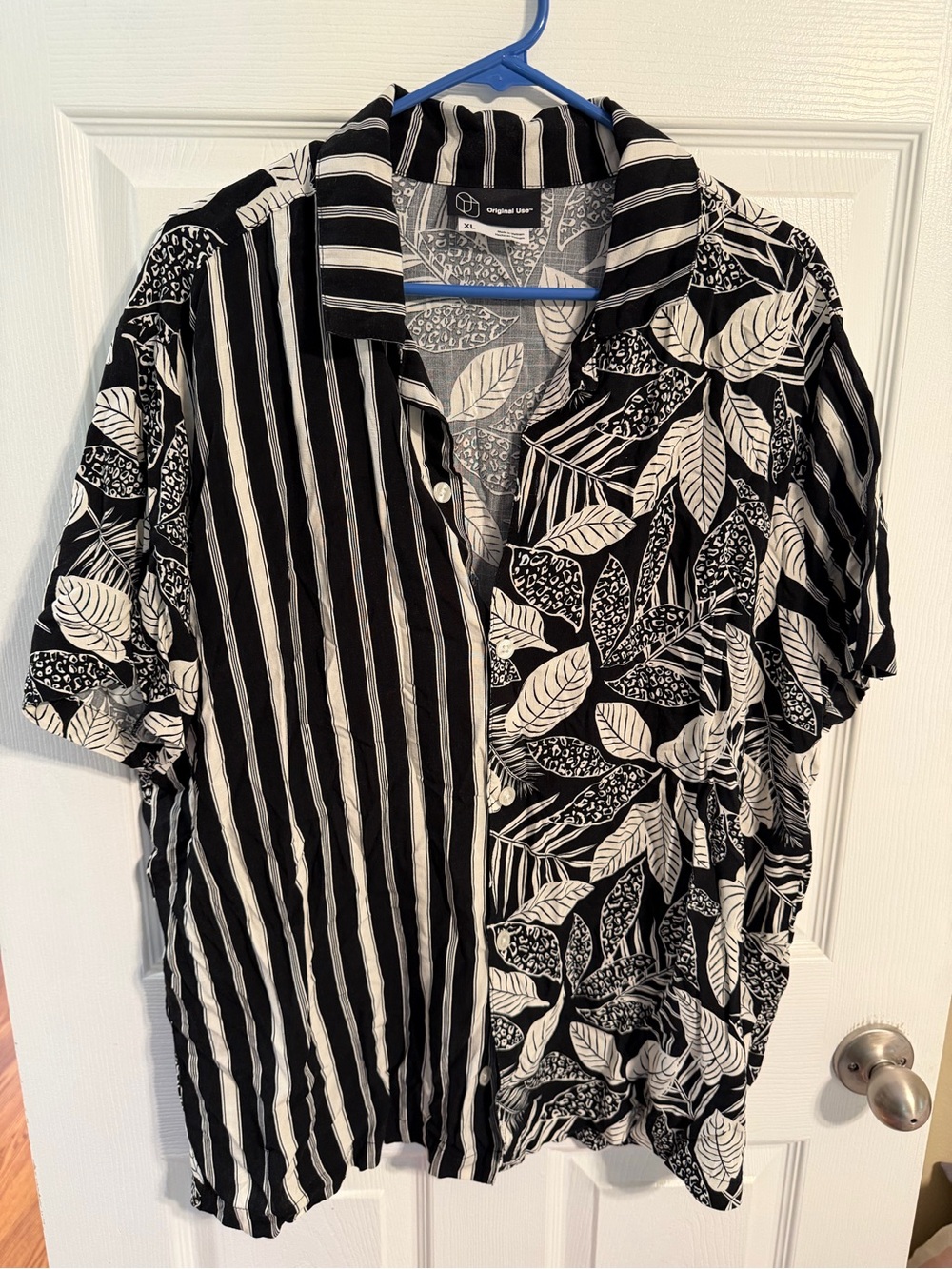 Original Use Black & White Leaf Print Button-Up Shirt